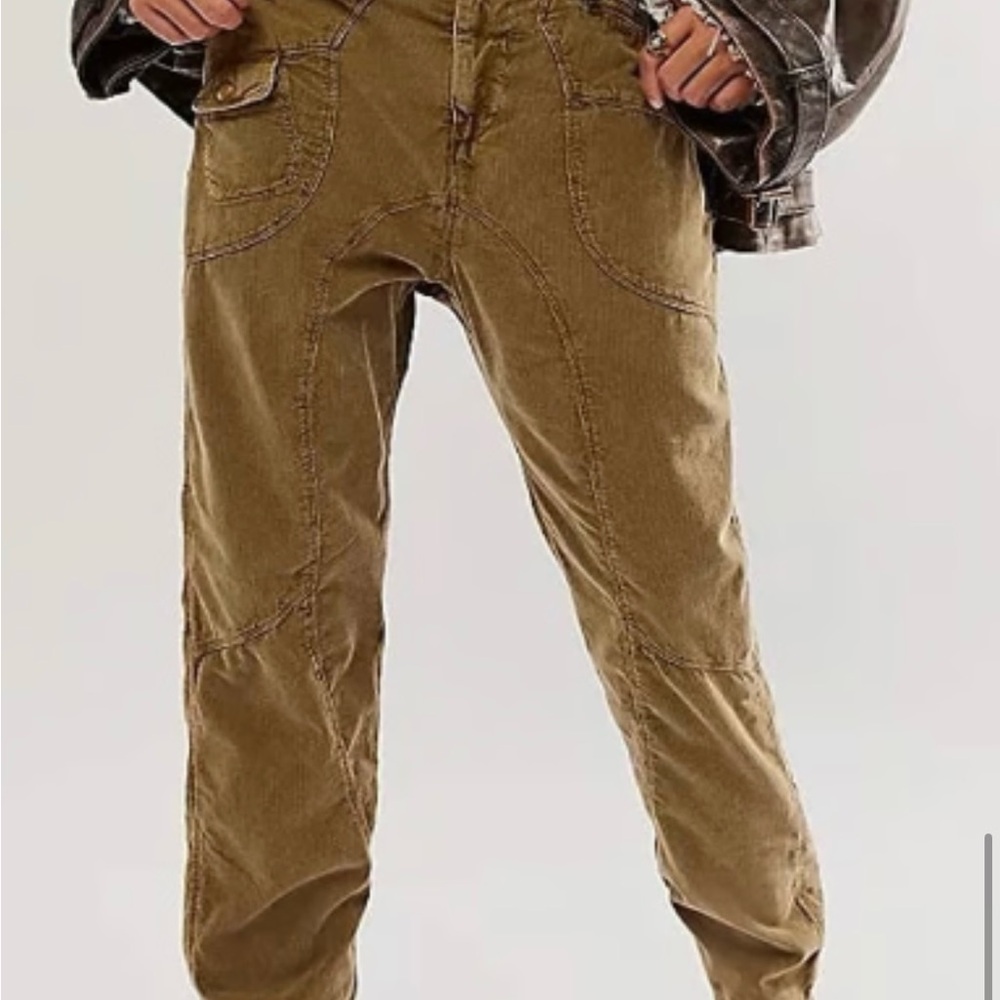Free people blk cargo style baggy corduroy pants cropped and fit so cute